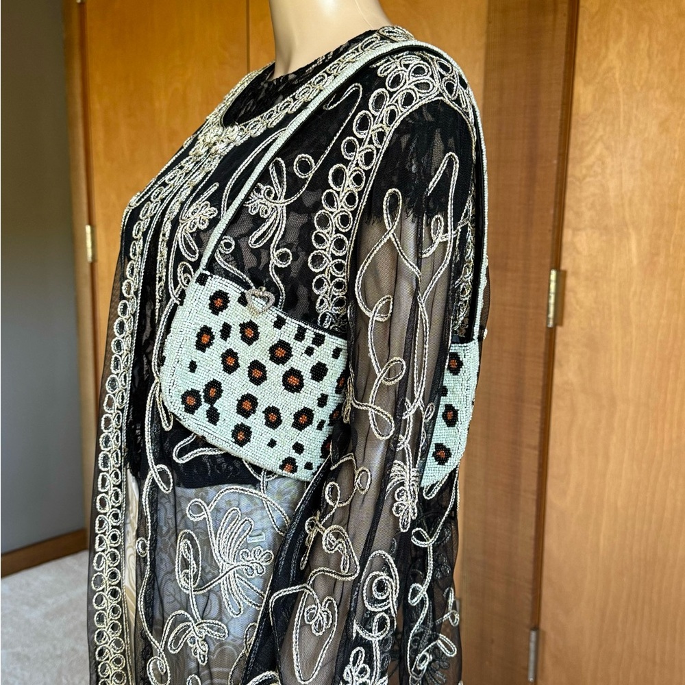 Fully Beaded leopard pattern purse.